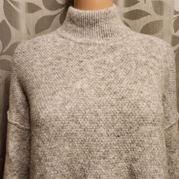 Gray Mock Neck Oversized High Low Sweater Size S - Picture 3 of 10